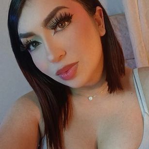 Model - saraa hills sexy