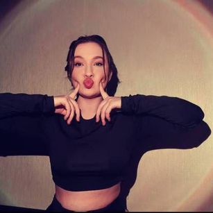 Model - Amelia Warner bigboobs