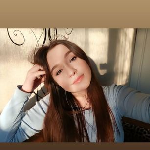 Model - Amelia Warner teen