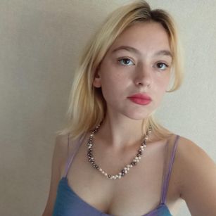 Model - LucyGoldi mistress