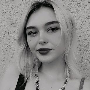 Model - LucyGoldi ass