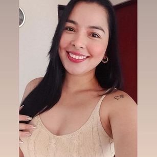 Model - Iris Moira pantyhose