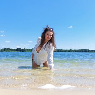 Model - Karina Hart milf