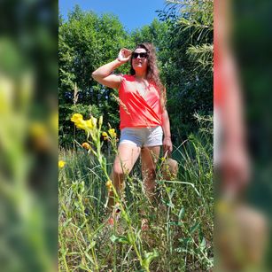 Model - Karina Hart milf