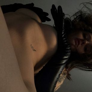 Model - Kris deepthroat