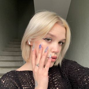 Model - Beatrix pantyhose