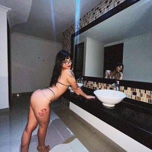 Model - Blauicecream footfetish