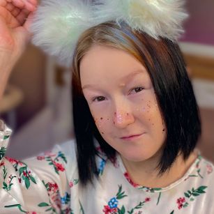 Model - Sara_Moor_ dildo