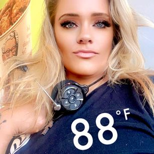 Model - Kloe Kush femdom