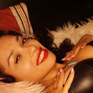 Model - Luna brunette