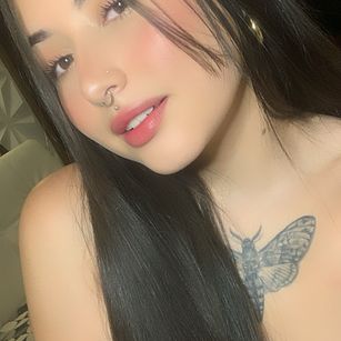 Model - Laskmy extrovertida