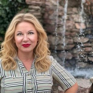 Model - Diana redhead