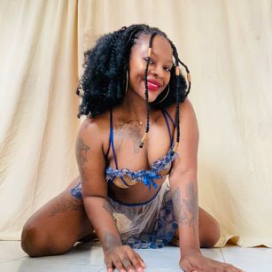 Model - Aylalevine coo