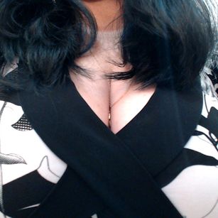 Model - BruneteBBW heels