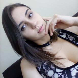 Model - Leah Woods feet