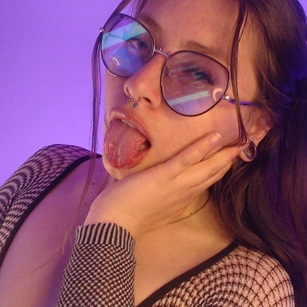 Model - Lylia natural