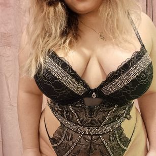 Model - Miss Kinky Michelle curvy