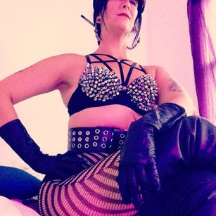 Model - Madam Sydney  joi