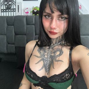 Model - Alexandra Romero bigboobs