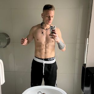 Model - White_Goat blond