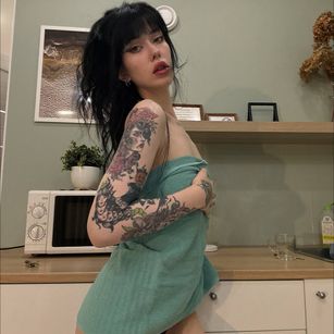 Model - Hannah blowjob