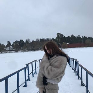 Model - Irma Bennet dreaming