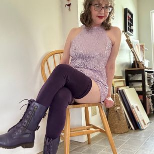 Model - LilyLuscious lipstick