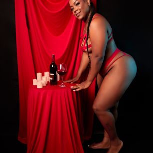 Model - AshanttyGatte squirt