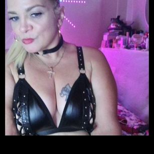 Model - Vixxie360 squirter