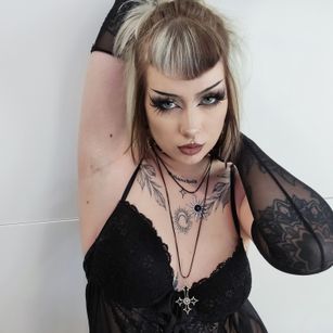 Model - ViviaDark curves