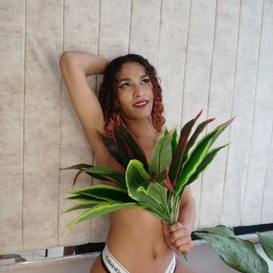 Model - Stefany dominar