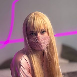 Model - Girl_in_Mask foot