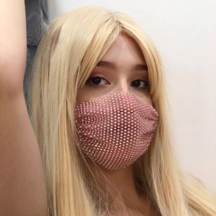 Model - Girl_in_Mask stretching