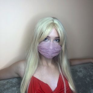 Model - Girl_in_Mask stretching