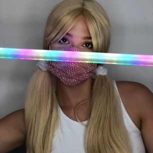 Model - Girl_in_Mask stretching