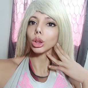 Model - naty18inches dance