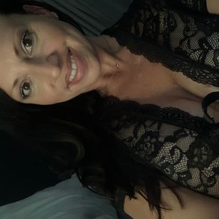 Model - Simone Lovelee brunette