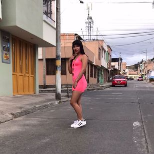 Model - Shirley amor