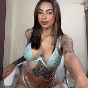 Model - Andrea petite