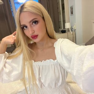 Model - Alena Moor blond