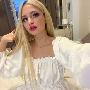 Model - Alena Moor strip