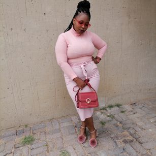 Model - JuicyBoobsQueen16 wetpussy