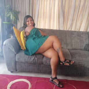 Model - JuicyBoobsQueen16 bedroombully