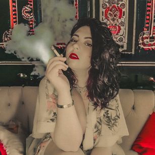 Model - Lenore Sins findom