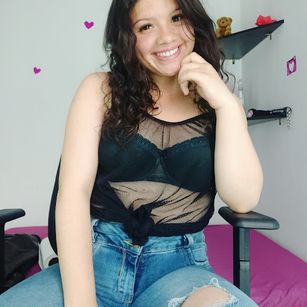 Model - Vane Gold lips