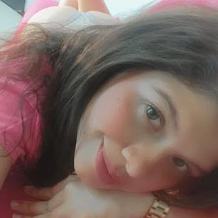 Model - Vane Gold cum