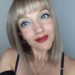 Model - Lola Santana heels