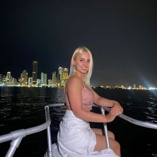 Model - scarlett_queen blowjob