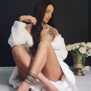 Model - Nataly bigboobs