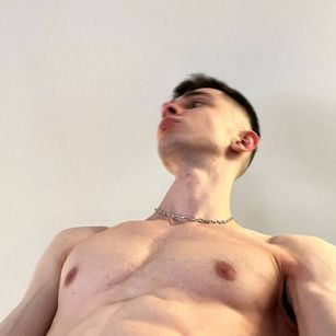 Model - Jerry skinny